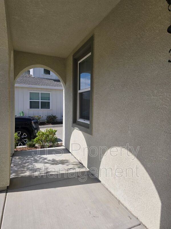 3217 Sunny Gate Ln - Photo 2 of 31