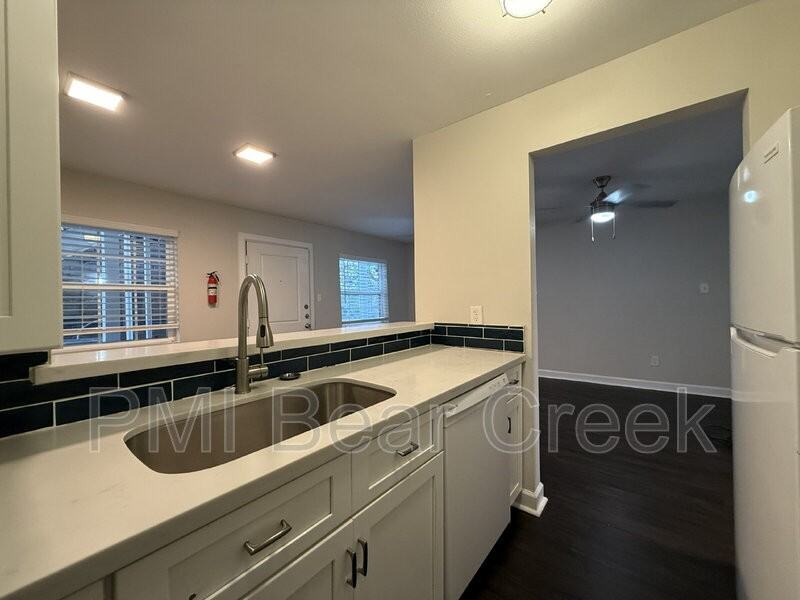 1824 Thonig Rd #10 - Photo 7 of 19