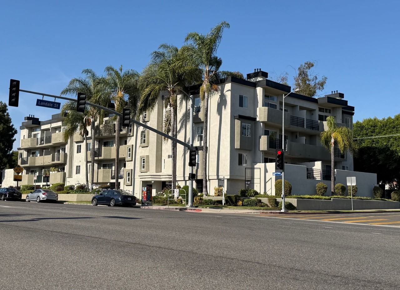 Laurel Canyon, 4500 - Photo 2 of 3