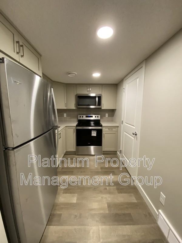 165 Walcrest Blvd Se #B - Photo 2 of 10