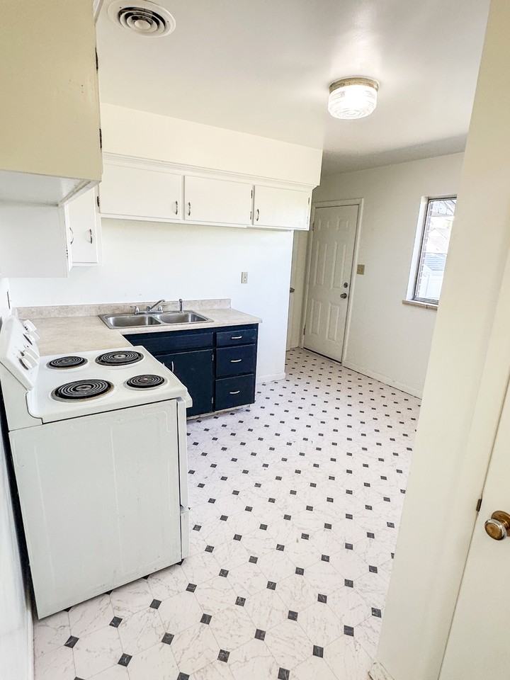 8810 South 280 East - Photo 7 of 28