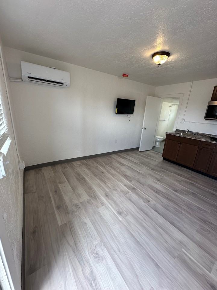 Snake River Canyon Apartments - Photo 3 of 19