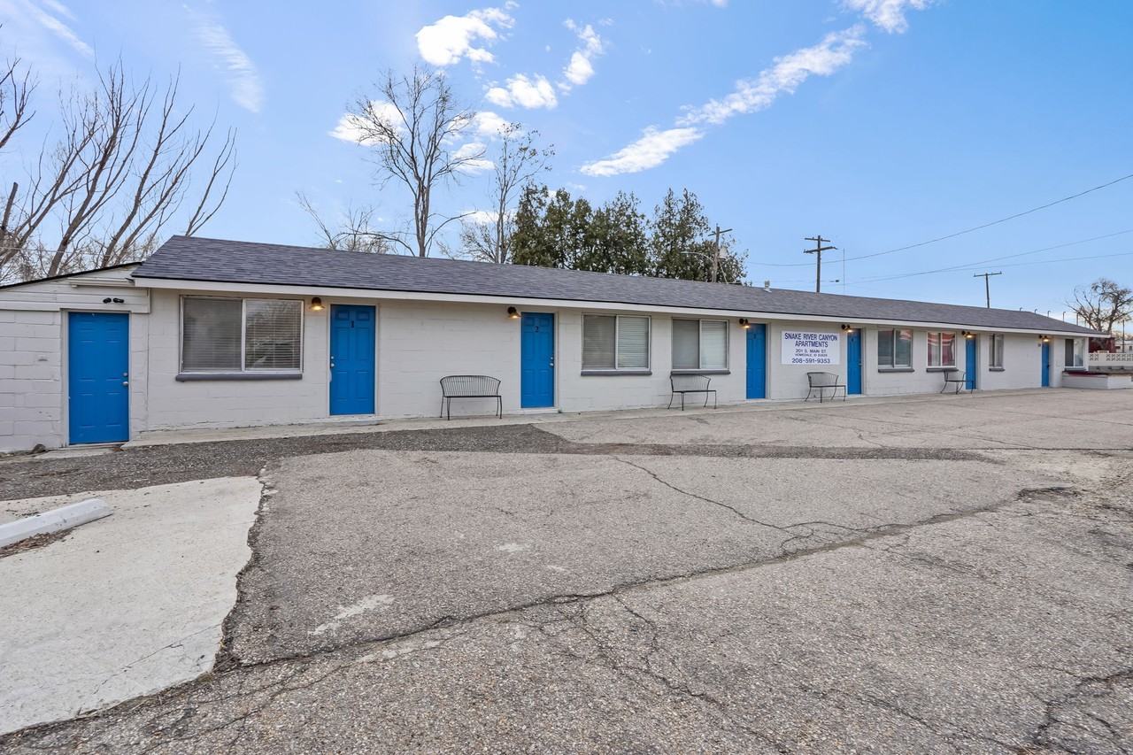 Snake River Canyon Apartments - Photo 7 of 19
