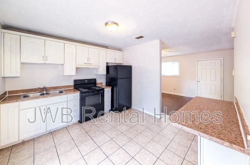 4503 Melvin Cir W - Photo 2 of 17