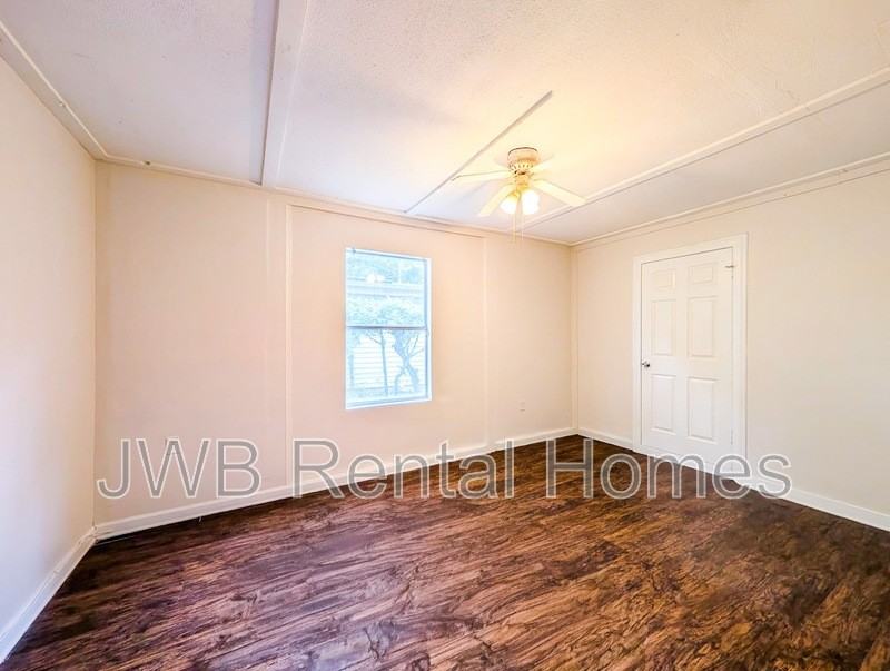4503 Melvin Cir W - Photo 5 of 17