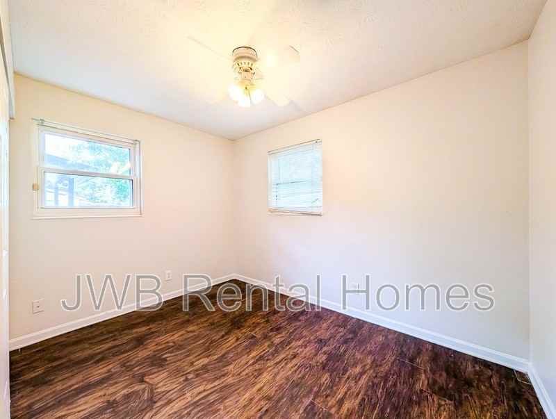 4503 Melvin Cir W - Photo 7 of 17