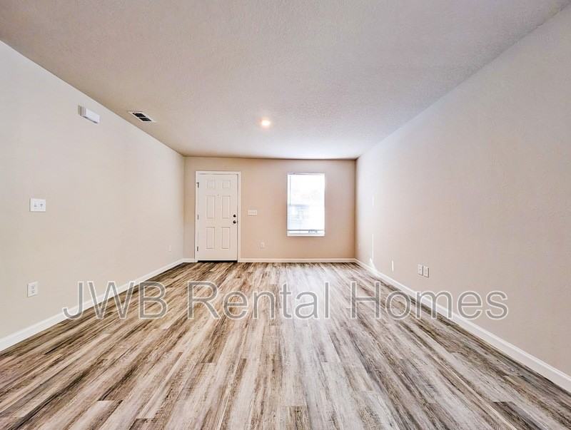 1923 Broadway Ave - Photo 6 of 14