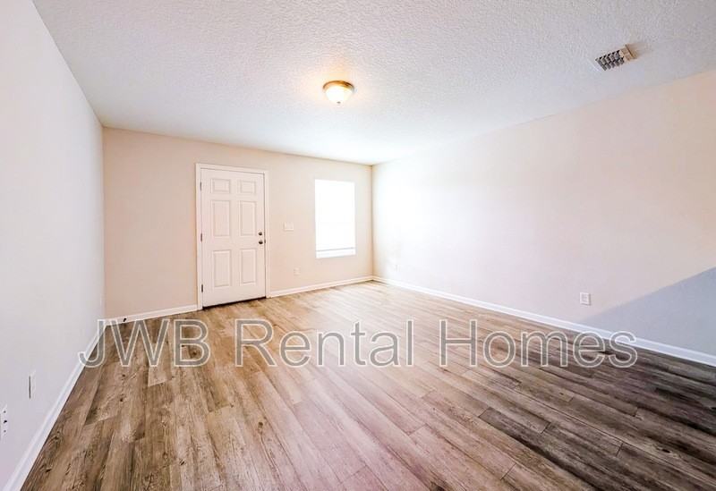 8460 Mcgirts Village Ln - Photo 5 of 18
