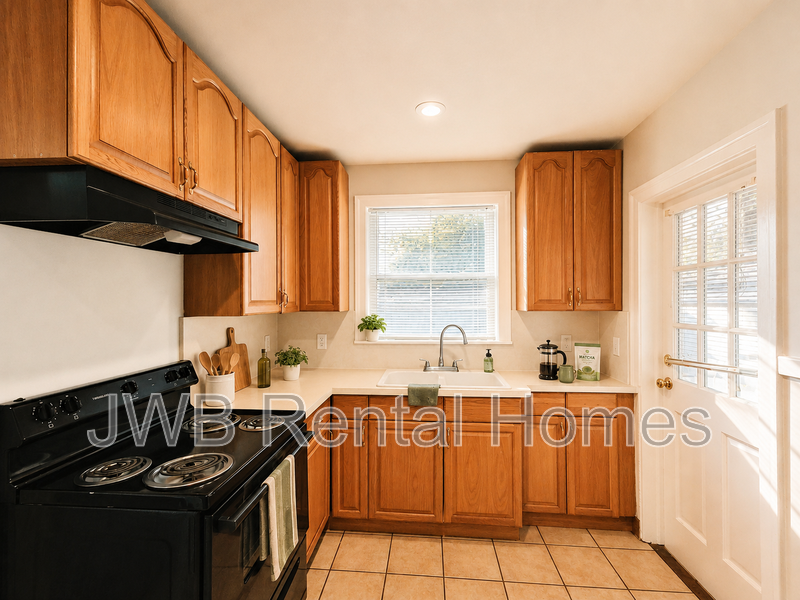 425 W 47th St - Photo 3 of 13