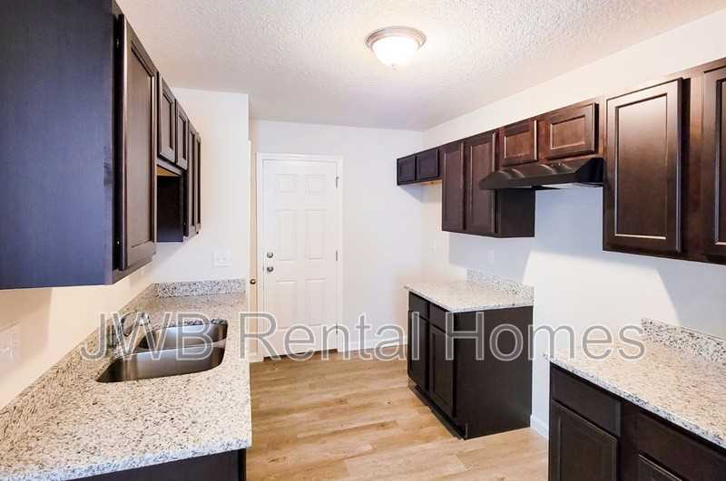 2185 Kingston St - Photo 2 of 13