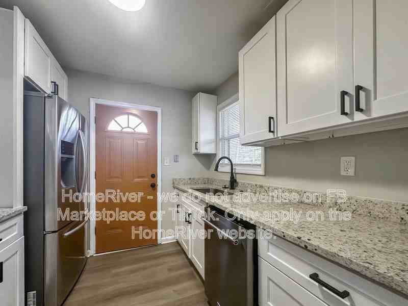 2461 Mcalpin Ter #R - Photo 5 of 16