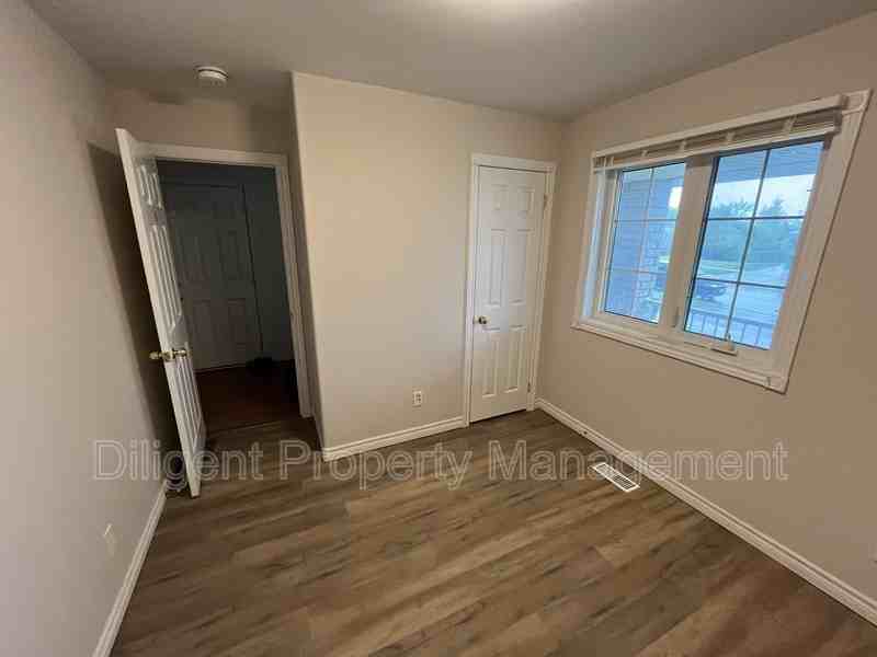 157 Milroy Dr - Photo 2 of 30