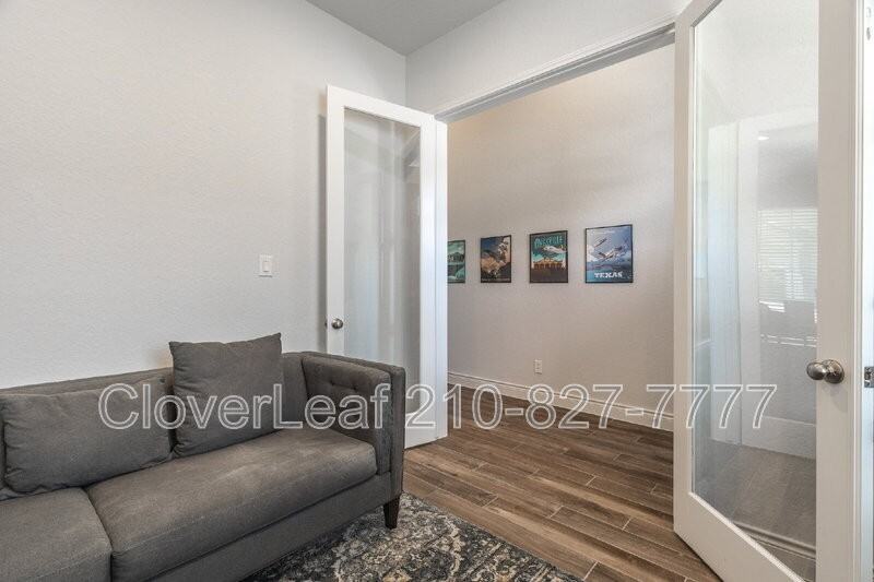 1149 Cadogan Squire - Photo 7 of 41