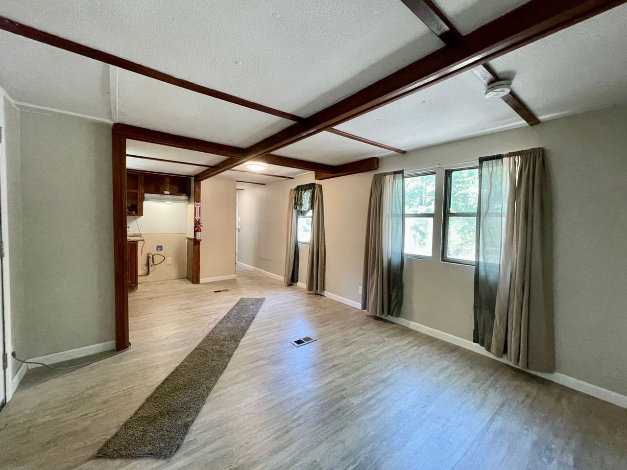 7625 Joseph St - Photo 3 of 14
