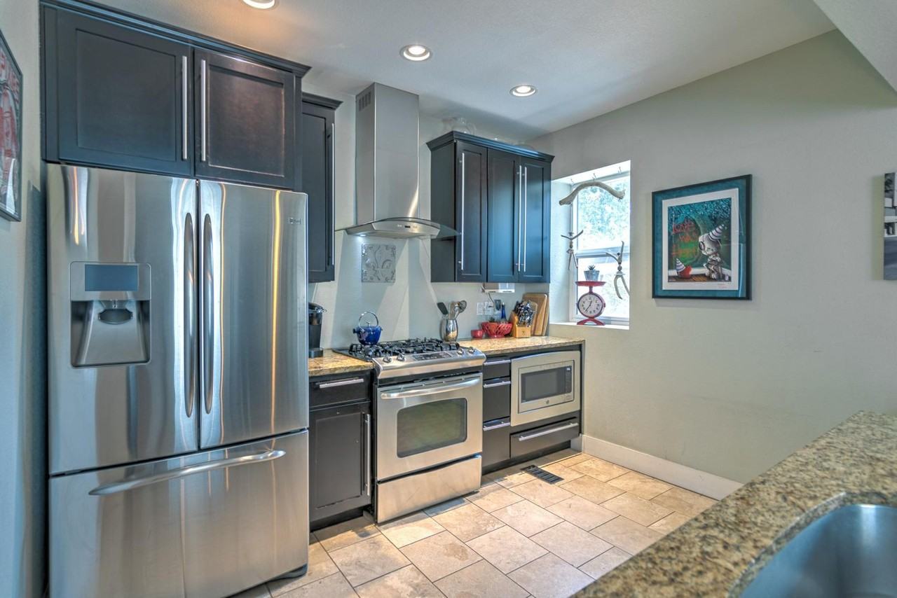 1214 Elizabeth St - Photo 5 of 21