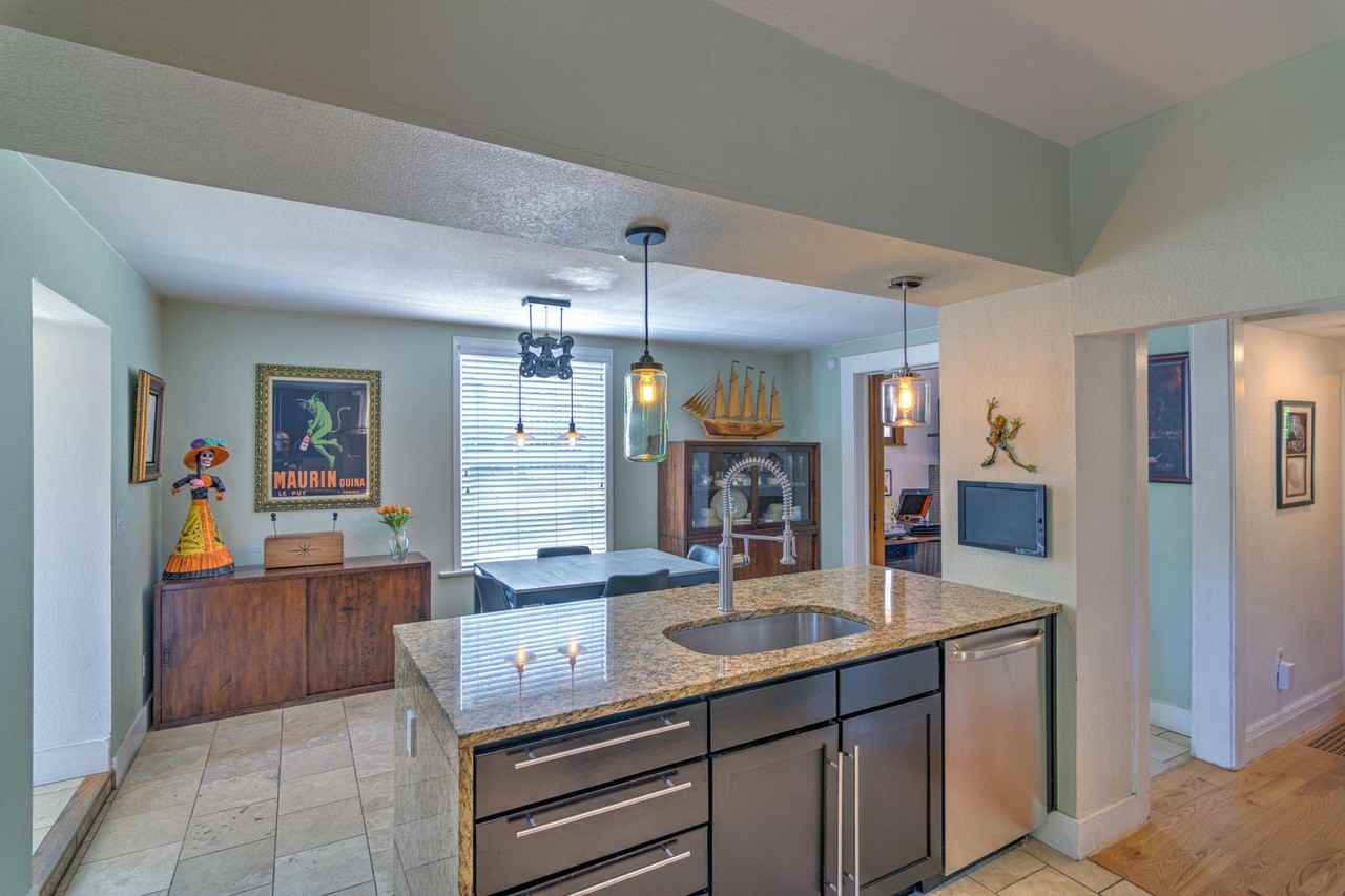 1214 Elizabeth St - Photo 6 of 21