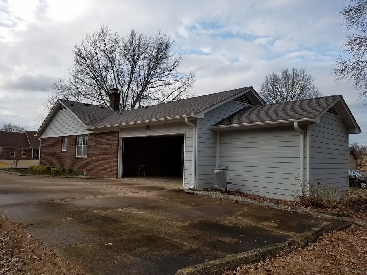 253 Chickering Rd - Photo 4 of 30