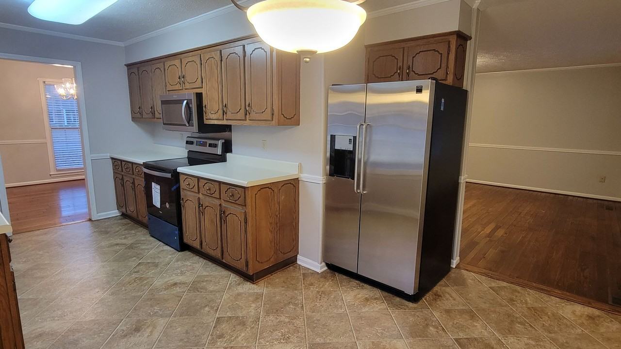 253 Chickering Rd - Photo 3 of 30
