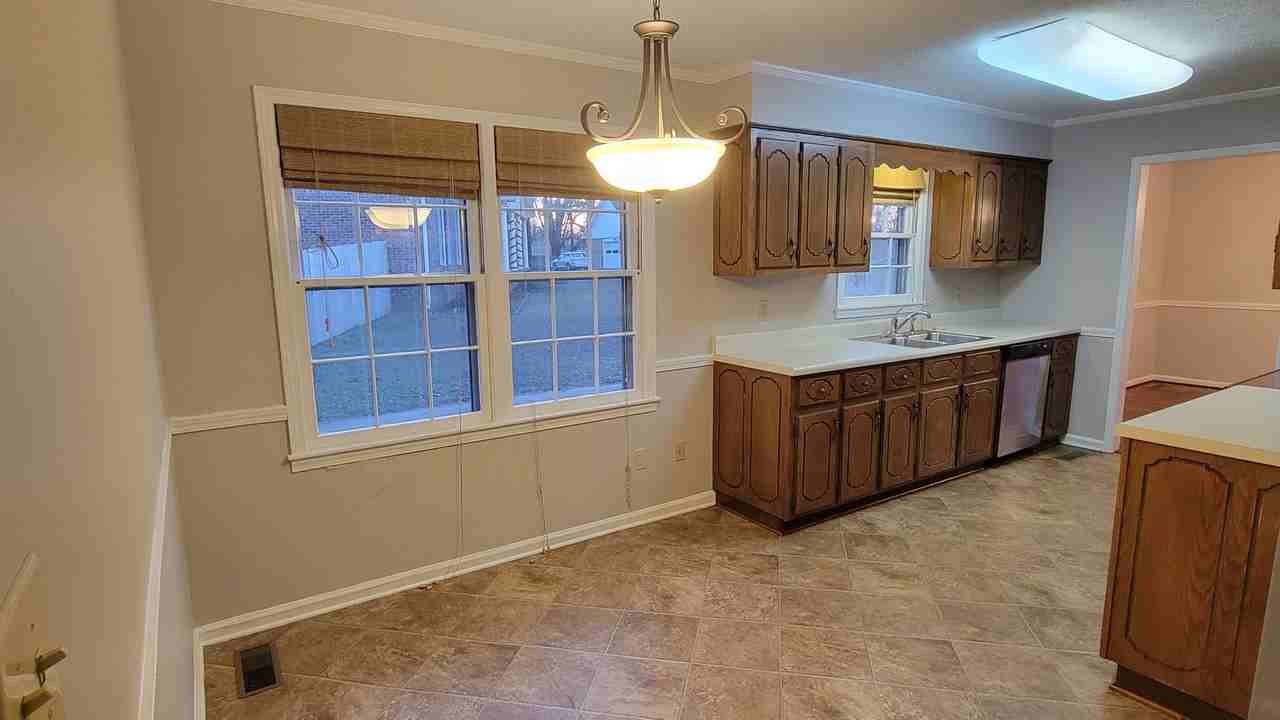 253 Chickering Rd - Photo 2 of 30