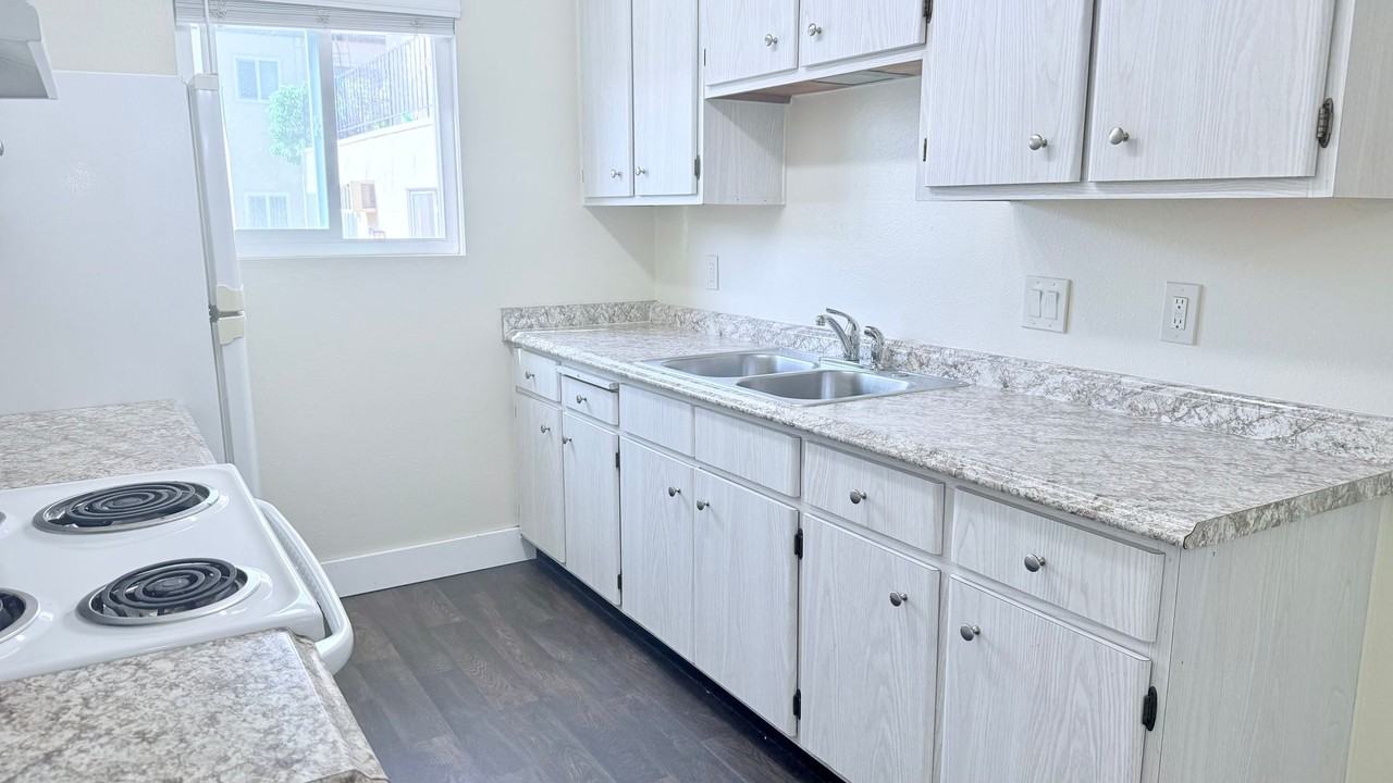 853 Cherrywood Way #25 - Photo 3 of 12