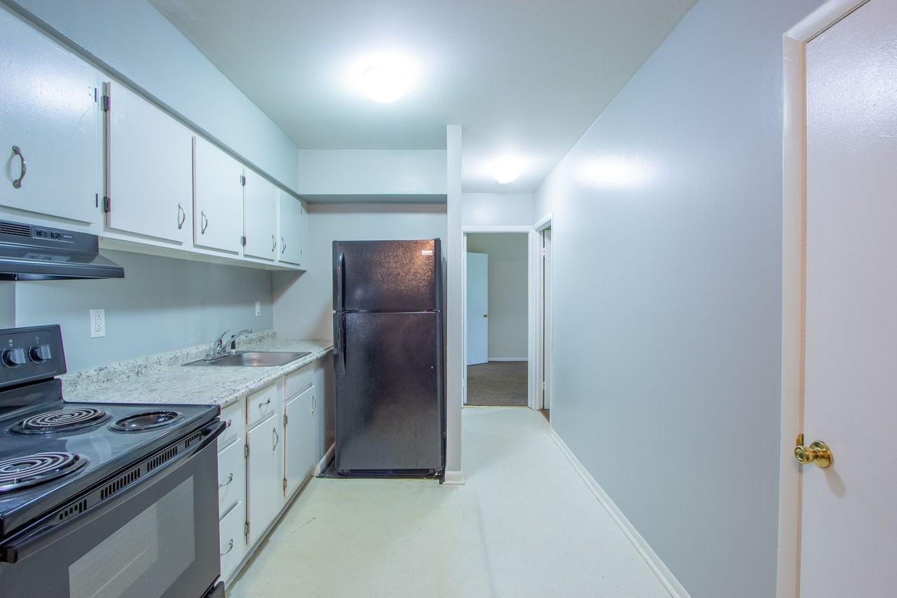 108 E Monroe Ave - Photo 3 of 20