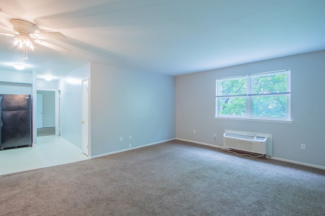 108 E Monroe Ave - Photo 4 of 20