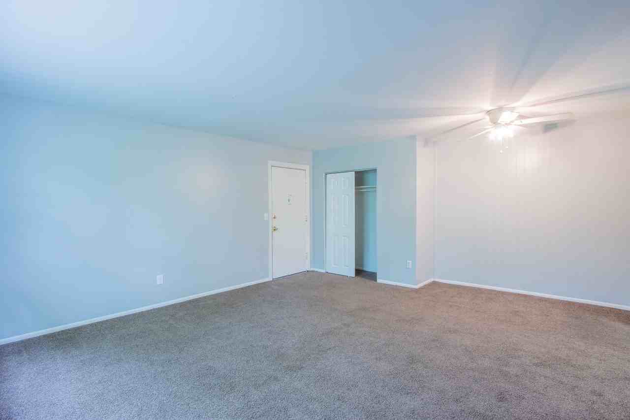 108 E Monroe Ave - Photo 5 of 20