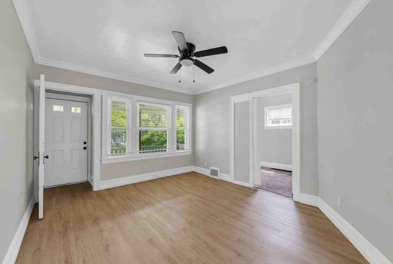 3218 E 117th St - Photo 3 of 14