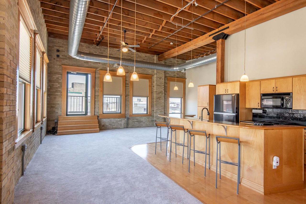 141 N Water St - Photo 2 of 32