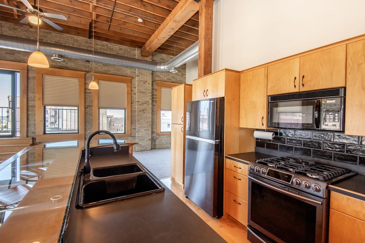 141 N Water St - Photo 3 of 32