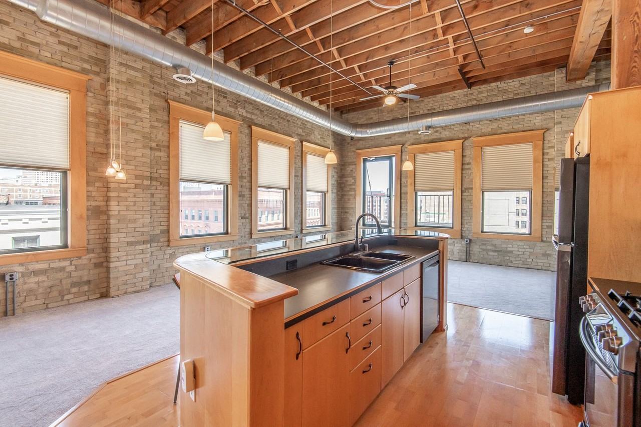 141 N Water St - Photo 4 of 32