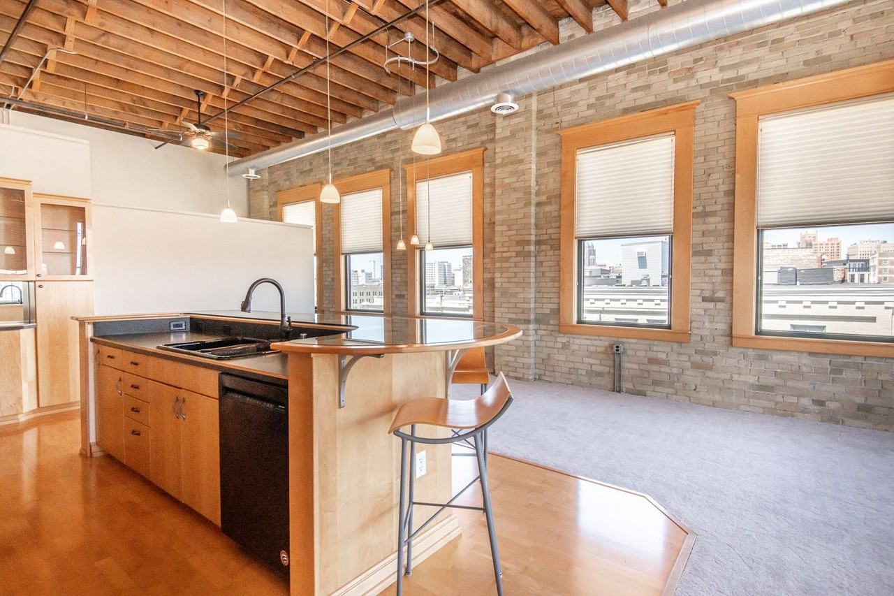 141 N Water St - Photo 5 of 32