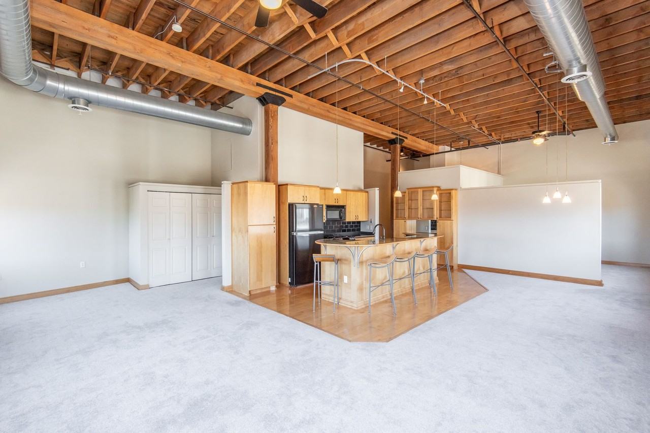 141 N Water St - Photo 6 of 32