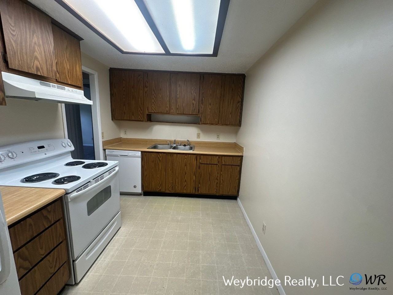 5091 Castlewood Way - Photo 7 of 15