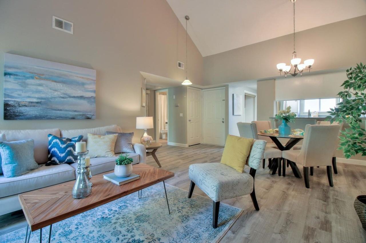 1068 Summershore Ct - Photo 7 of 31