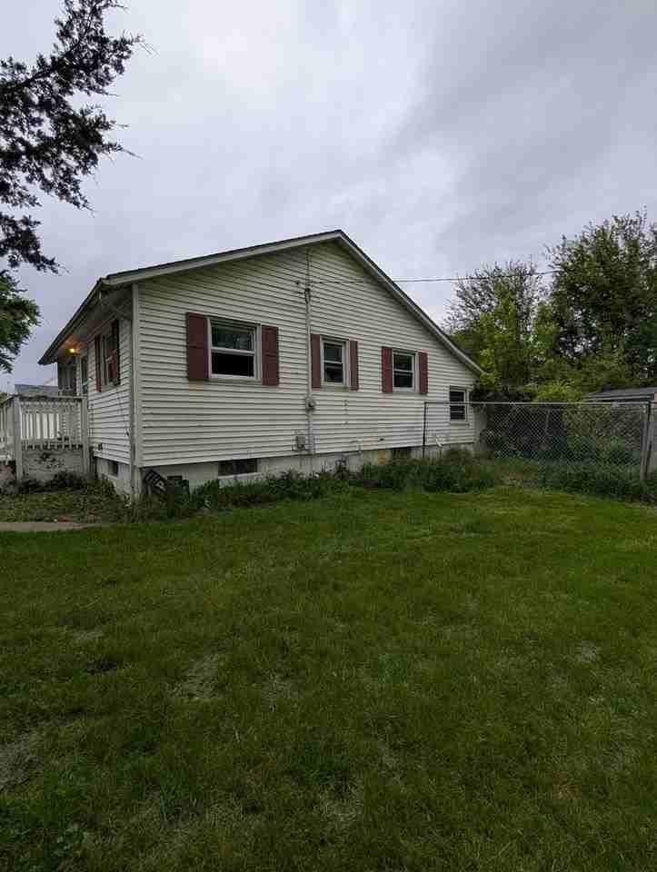 17368 214th St - Photo 3 of 8