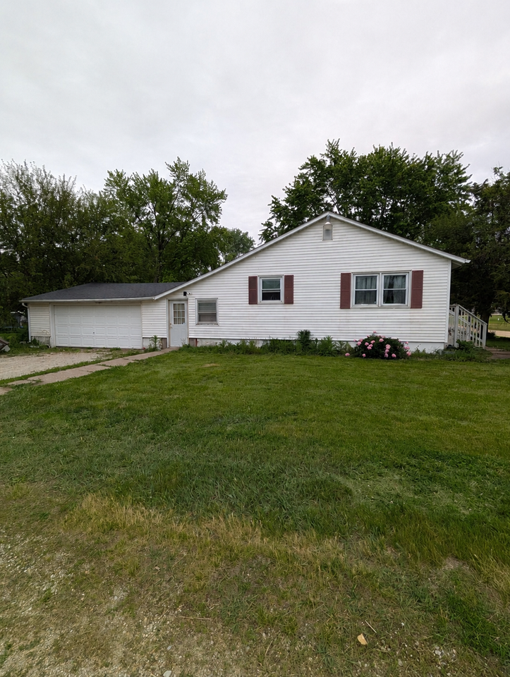 17368 214th St - Photo 4 of 8