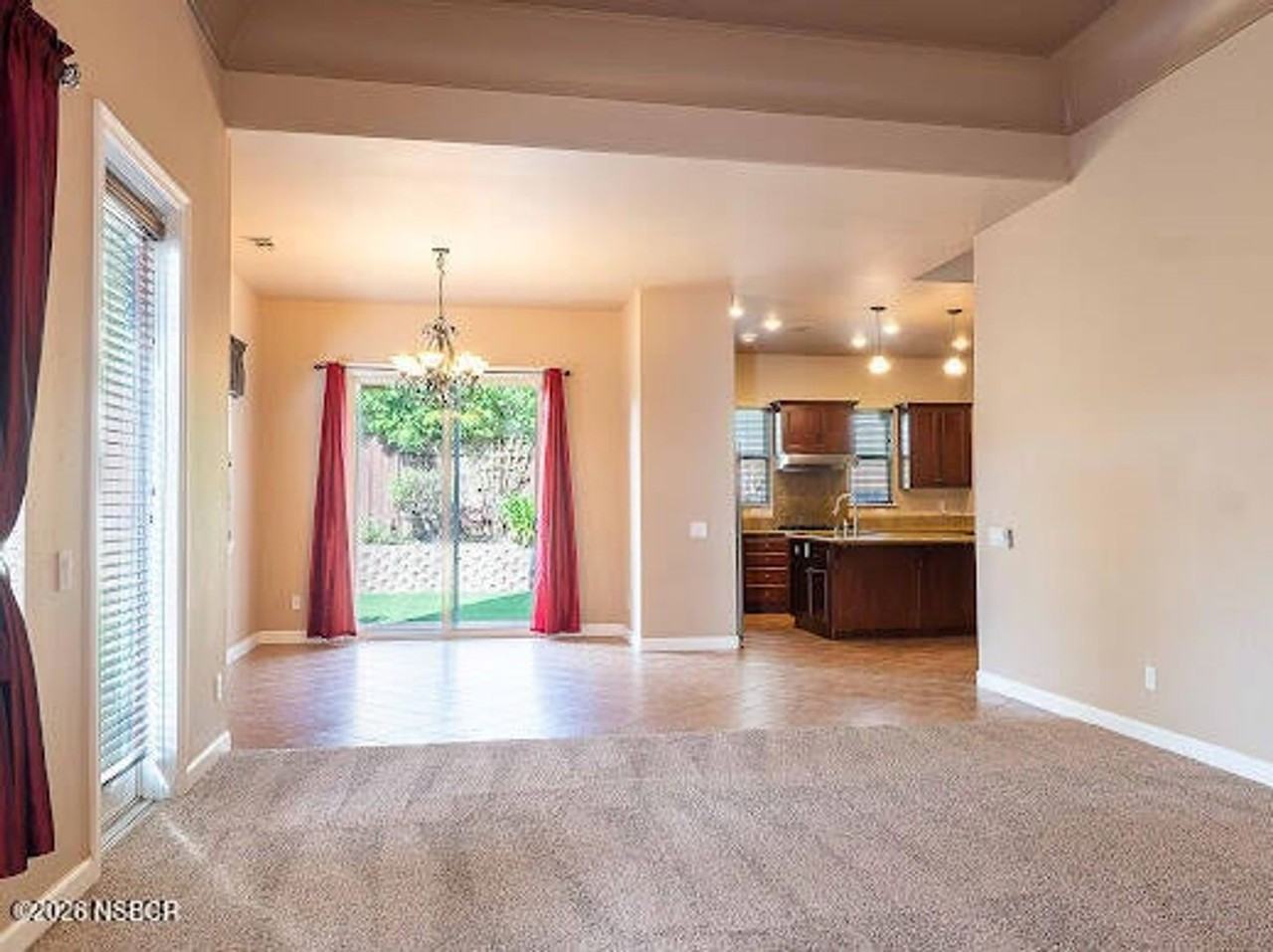 549 Palomar Cir - Photo 4 of 21
