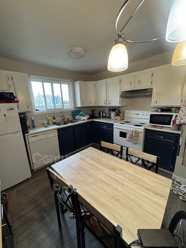 14634-25 Street Nw - Photo 2 of 7