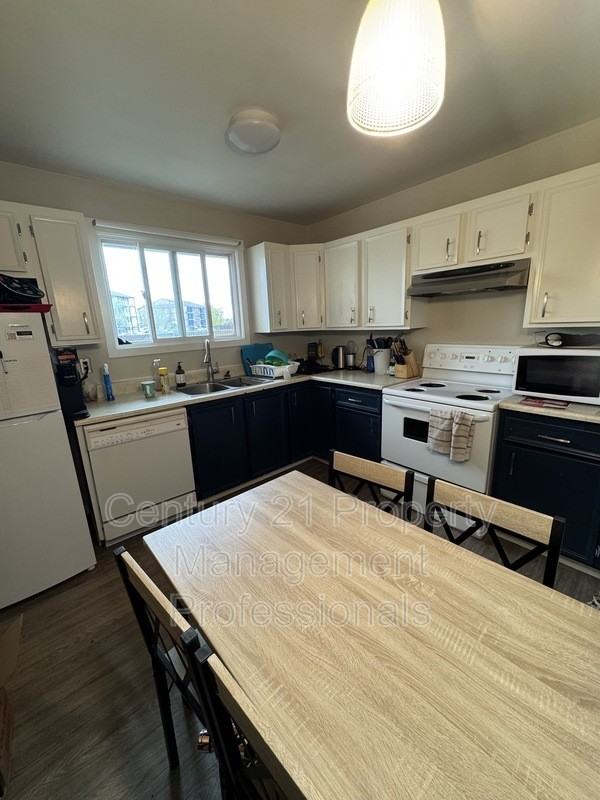 14634-25 Street Nw - Photo 3 of 7