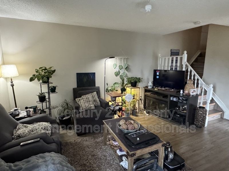 14634-25 Street Nw - Photo 4 of 7