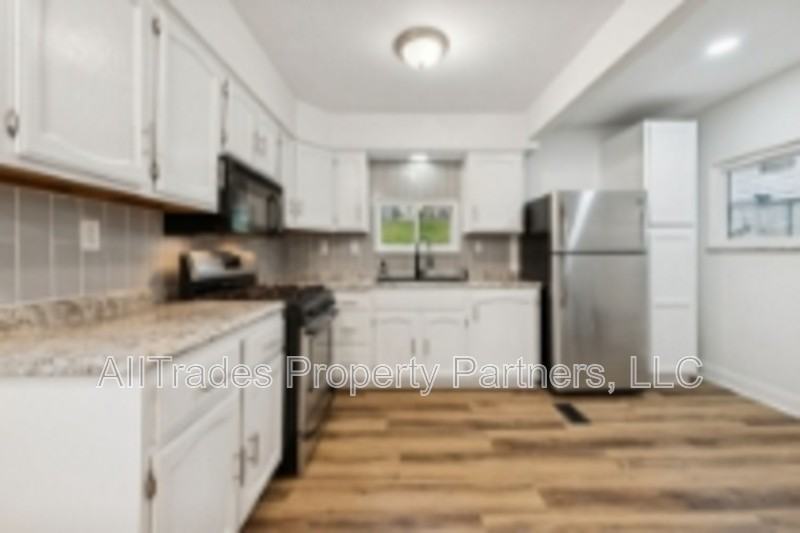 408 Chestnut St - Photo 2 of 10