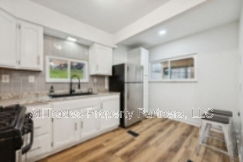 408 Chestnut St - Photo 3 of 10