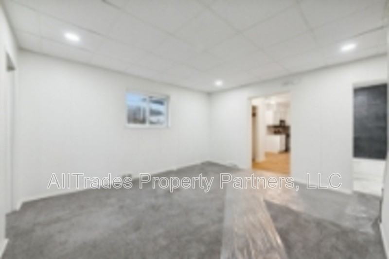 408 Chestnut St - Photo 4 of 10