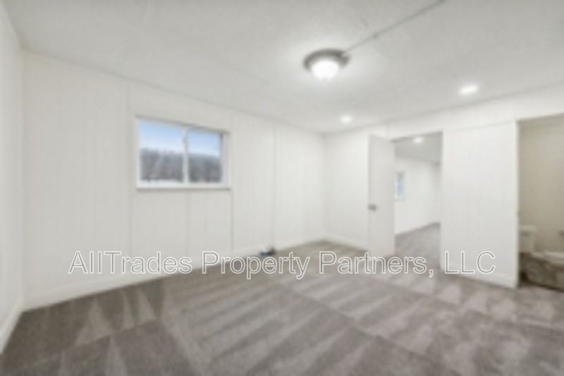 408 Chestnut St - Photo 7 of 10