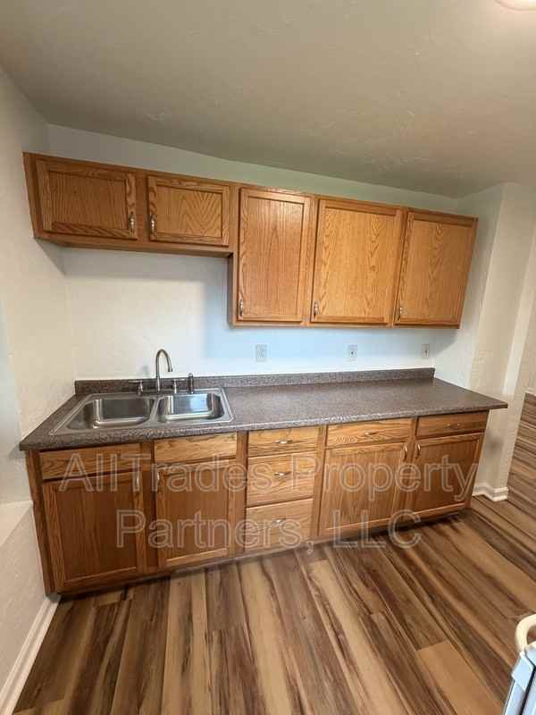 527 Duquesne Ave - Photo 2 of 5