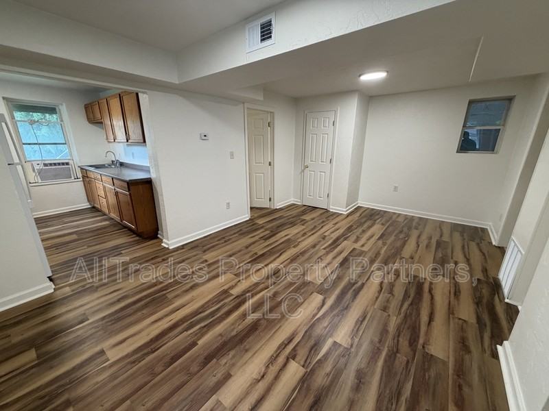 527 Duquesne Ave - Photo 3 of 5