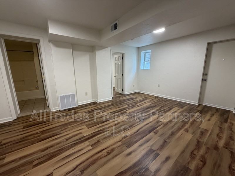 527 Duquesne Ave - Photo 4 of 5
