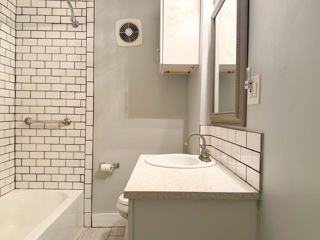 2710 Clements St - Photo 4 of 10