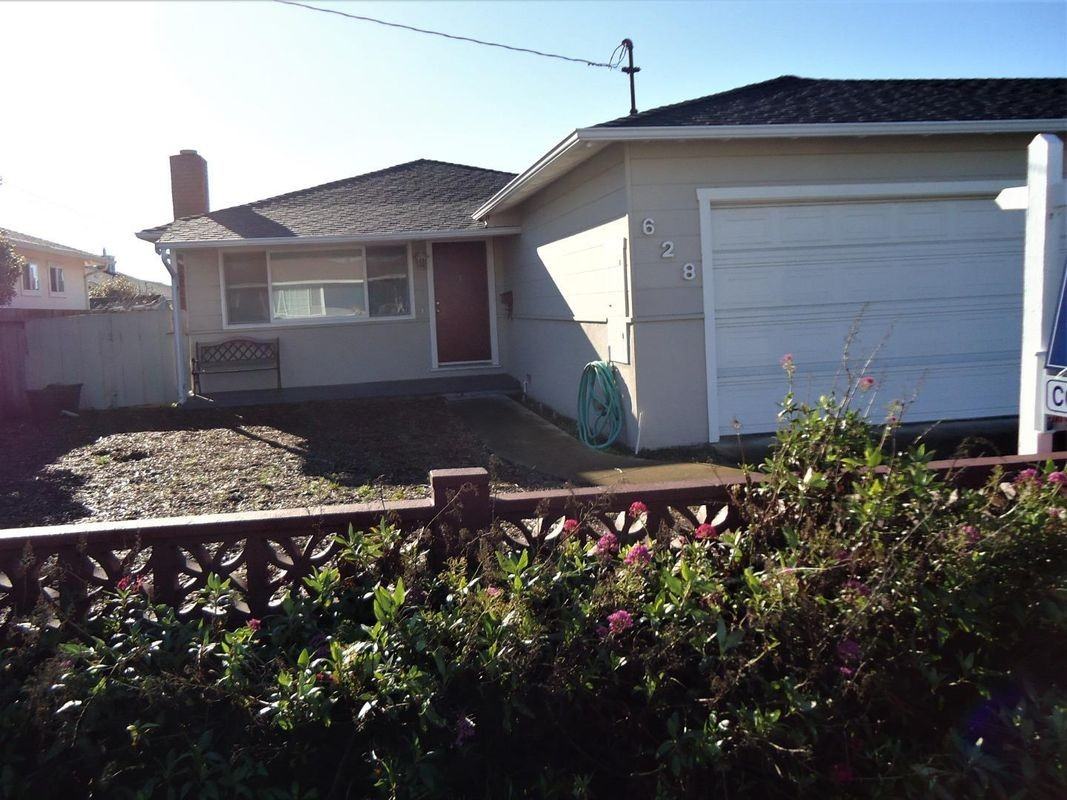 628 Grove St - Photo 2 of 3